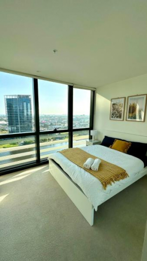 Free Parking Private Room in Docklands - Amazing View - Shared Washroom - Homestay with Host